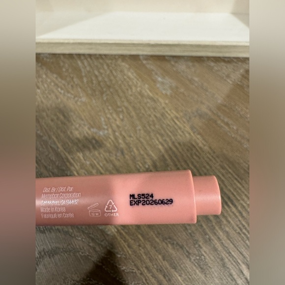 KAJA BEAUTY HEART MELTER LIP GLOSS STICK. NWOB. LETS CHILL - Picture 2 of 3